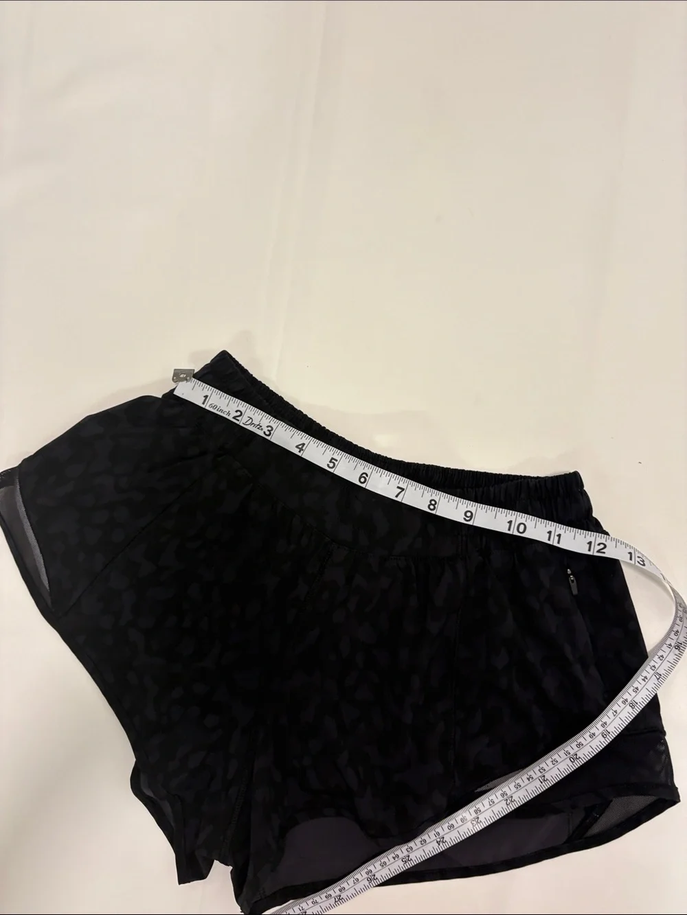 LULULEMON ATHLETICA BLACK MICRO-PRINT ATHLETIC SHORTS!